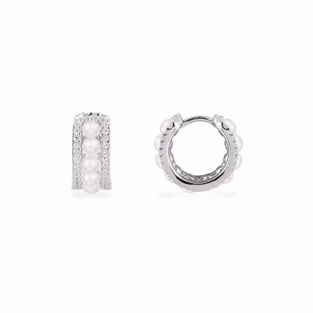 APM Monaco Elegant Pearl Hoop Earrings